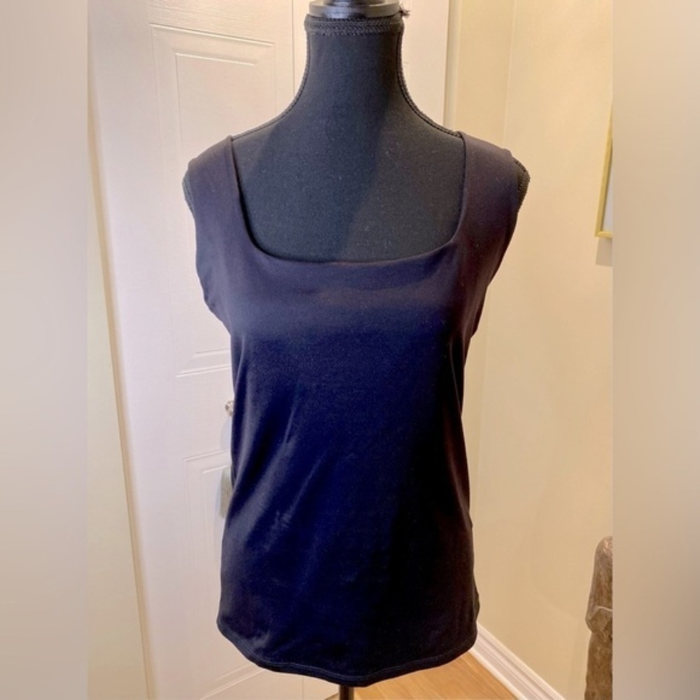 Zara tank top w/ built in shelf, silky soft / stretchy,  in black 🖤